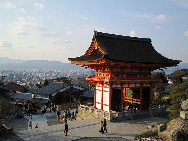 by urbanana on Flickr.Kiyomizu-dera buddhist temple in eastern Kyoto, Japan.