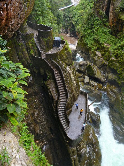 I know I’ve posted before another shot from this amazing place but it’s simply breathtaking! Pailon del Diablo, Ecuador
