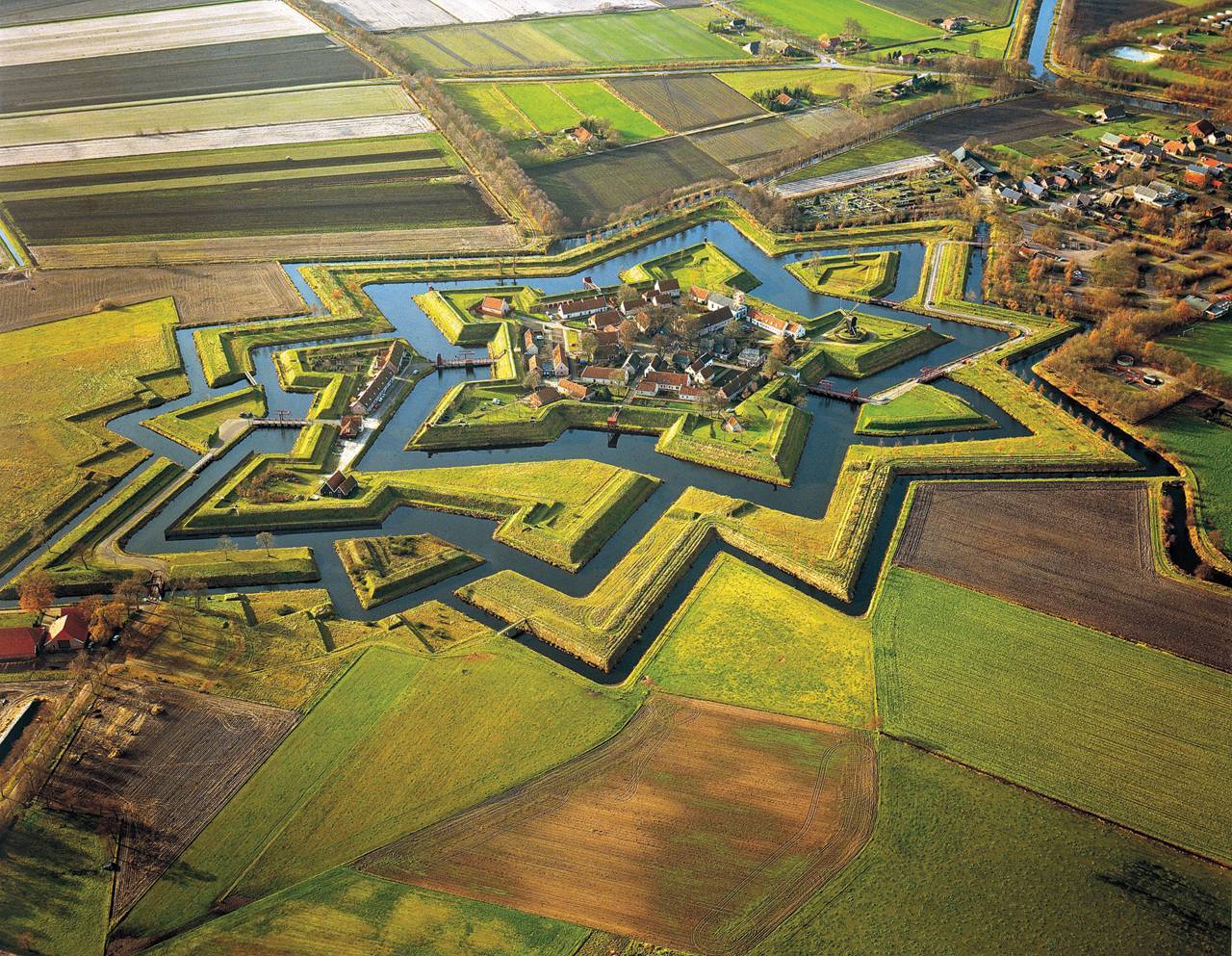 allthingsworthsharing:“ Fort Bourtange, Groningen, Netherlands. Built during the Eight Year War  under William I of Orange.”